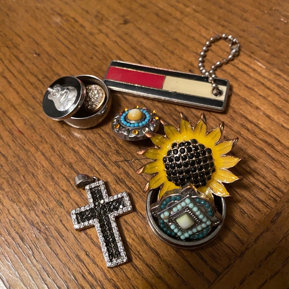 All of the strange buttons and things !